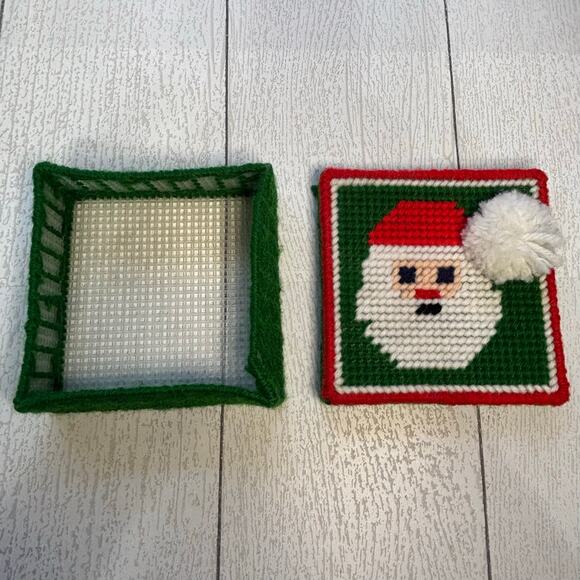 Vintage Plastic Canvas Christmas Coaster Set with Holder - Picture 9 of 9
